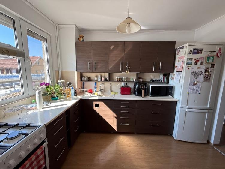 Apartament cu 4 camere decomandat, mobilat în Rogerius