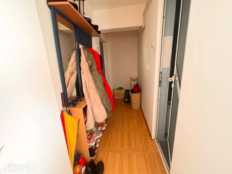 Apartament cu 3 camere semidecomandat în Vest