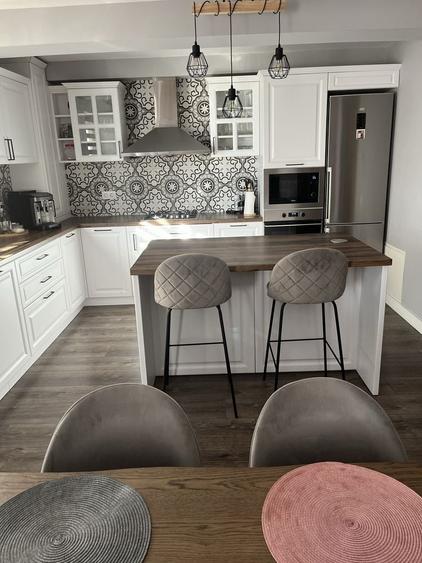 Apartament cu 4 camere decomandat în Central