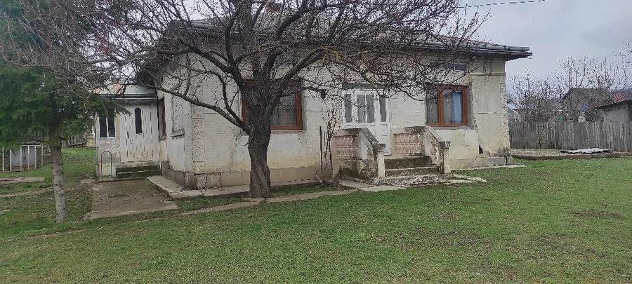 Casă cu 4 camere cu Teren 1900 Mp în Călinești (Bucecea)