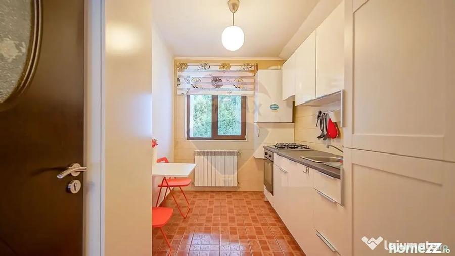 Apartament cu 5 camere decomandat în Zamora