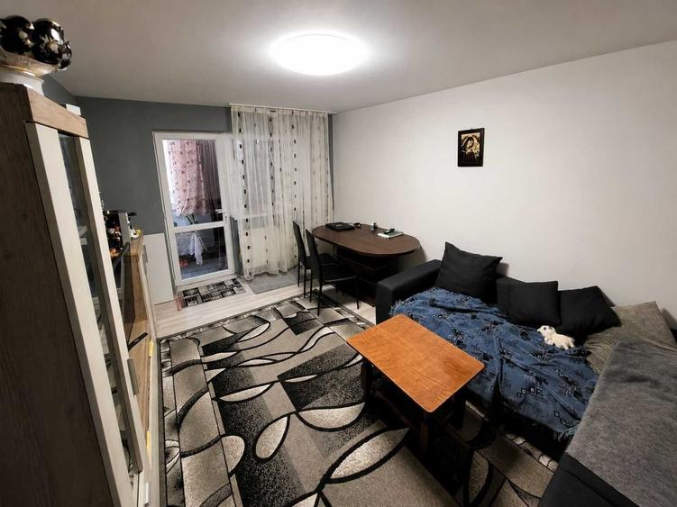 Apartament cu 3 camere decomandat în Cetate