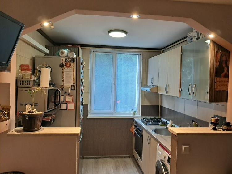 Apartament cu 2 camere decomandat în Precista