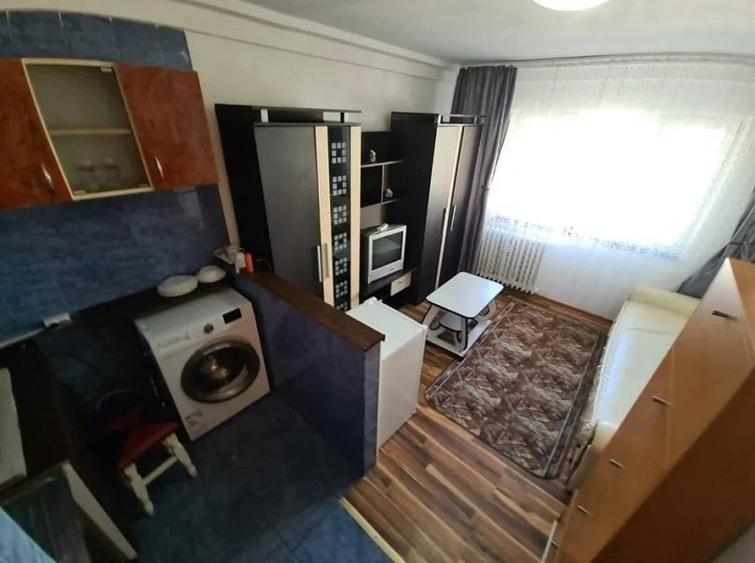 Garsonieră decomandată în Central