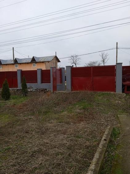 Casă cu 3 camere în Trifești