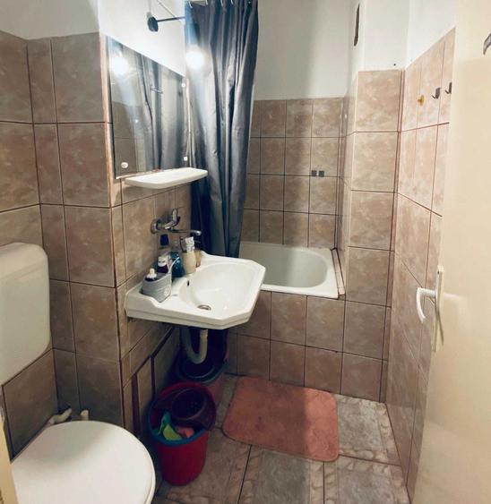Apartament cu 3 camere semidecomandat în Dosu Bricii