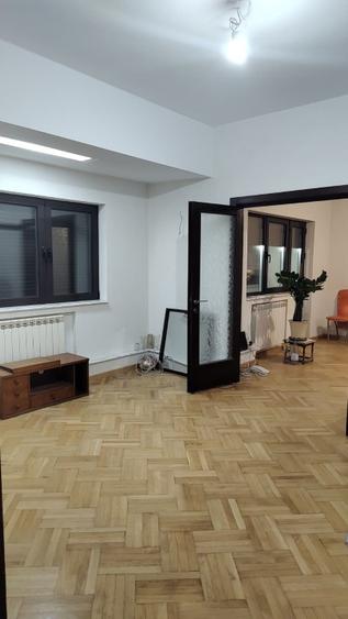 Apartament cu 4 camere semidecomandat în Armeneasca