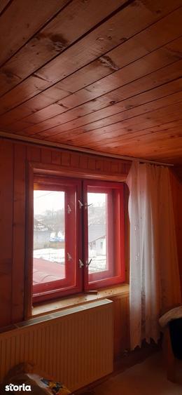 Casă cu 5 camere cu Teren 1000 Mp în Sâniob