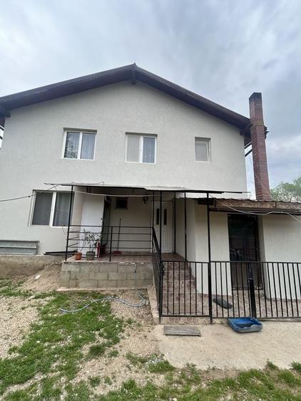 Casă cu 4 camere în Stolna