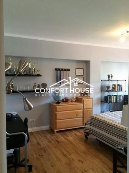 Duplex cu 8 camere cu Canalizare în Iancu Nicolae