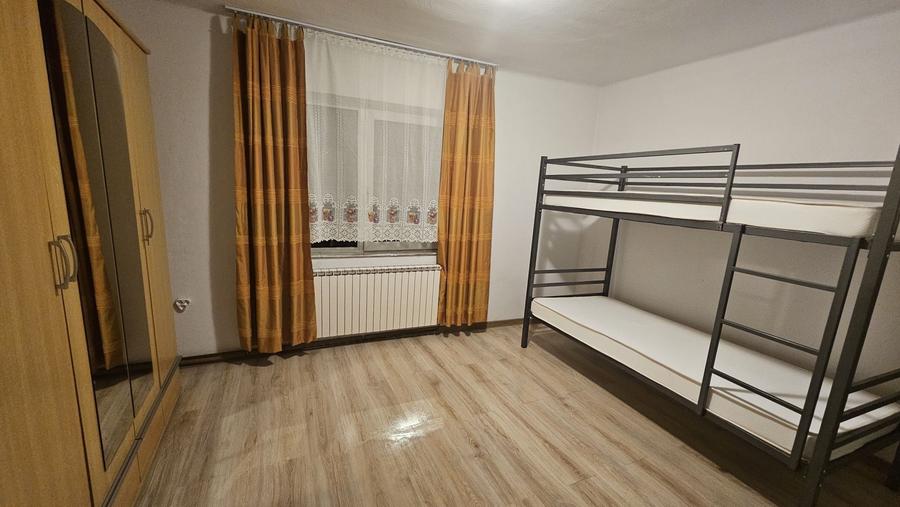 Apartament cu 3 camere semidecomandat în Exterior Vest