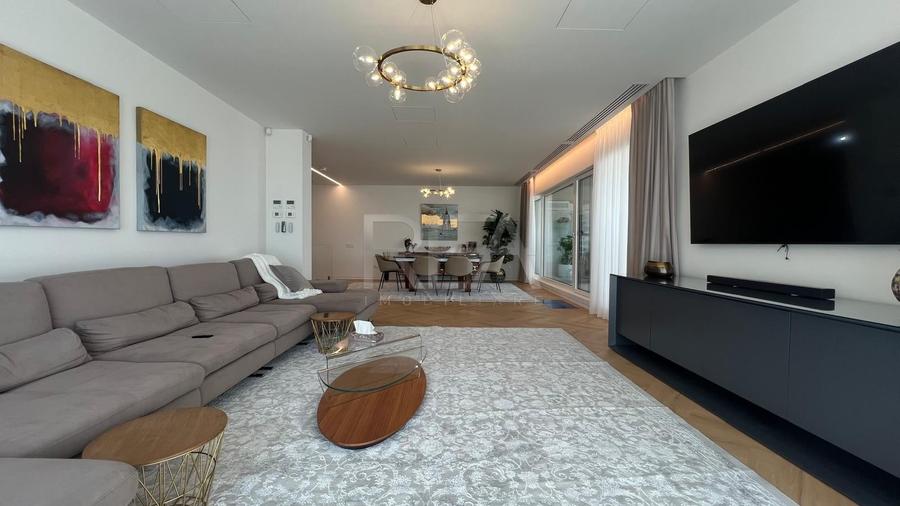 Penthouse cu 5 camere, mobilat în Herăstrău