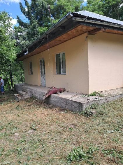 Casă cu Teren 1550 Mp în Răducăneni