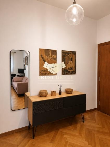 Apartament cu 2 camere decomandat, mobilat în P-ța Victoriei