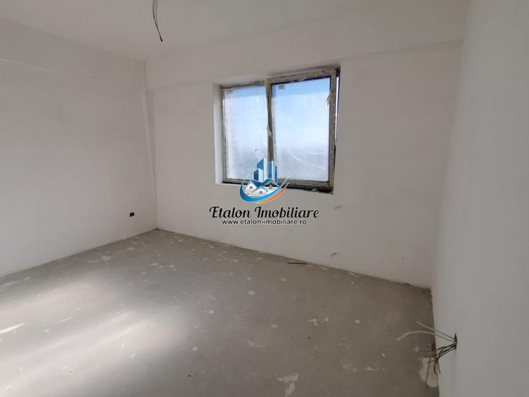 Apartament cu 3 camere semidecomandat în Dărmănești