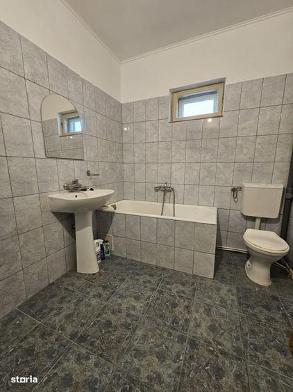 Casă cu 4 camere cu Teren 999 Mp în Crângului