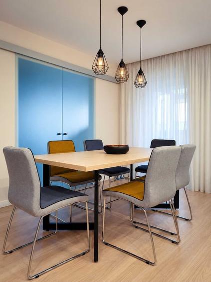 Apartament cu 3 camere decomandat în Piața