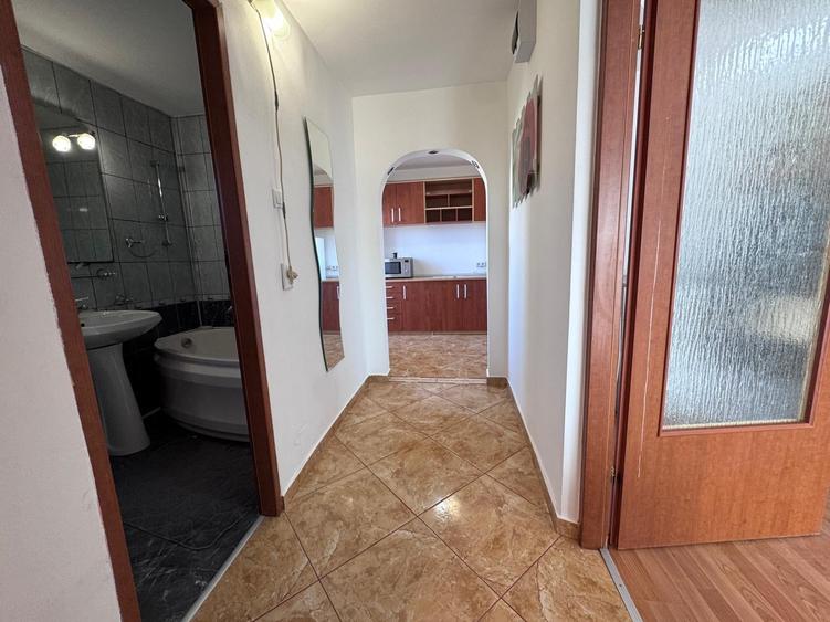 Apartament cu 2 camere decomandat în Banca Națională