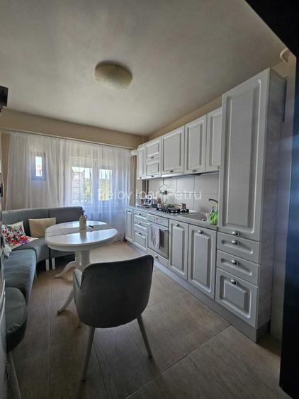 Vand apartament 2 camere decomandat zona Lipovei