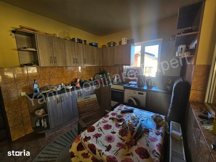 Casă cu 10 camere cu Teren 2642 Mp în Central