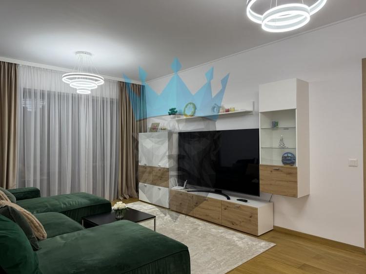 Apartament cu 3 camere semidecomandat, mobilat în Pipera