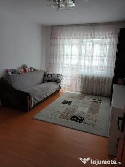Apartament cu 2 camere semidecomandat în 9 Mai