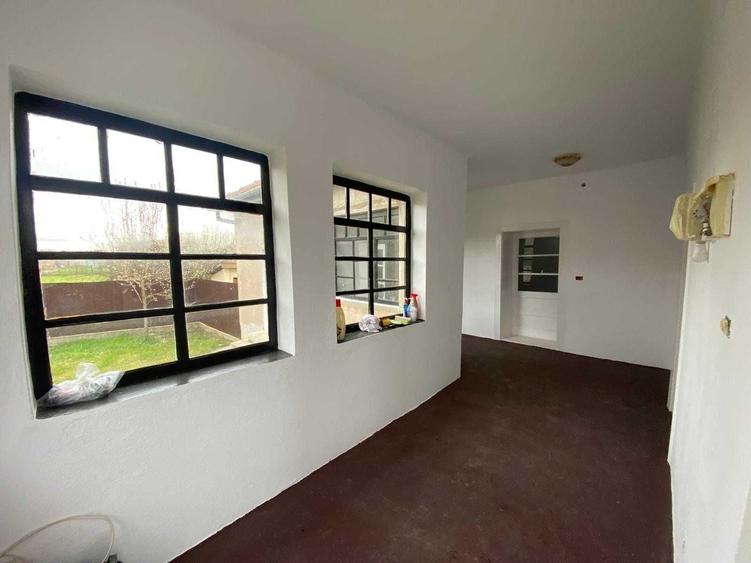 Casă cu 4 camere cu Teren 2880 Mp în Sintea Mare