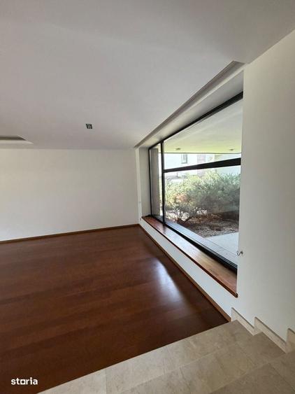 Casă cu 4 camere în Pipera