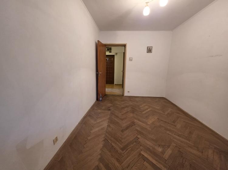 Apartament cu 4 camere semidecomandat în Titan