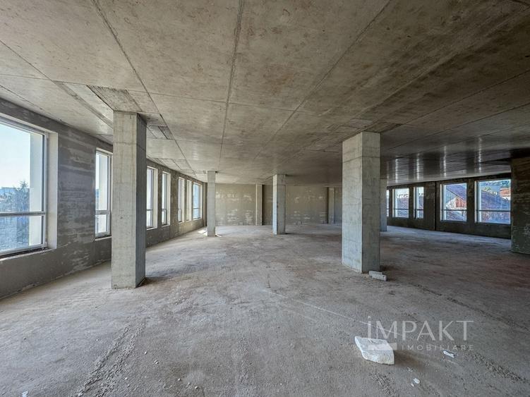 Birou, de 1,600 mp, în Central