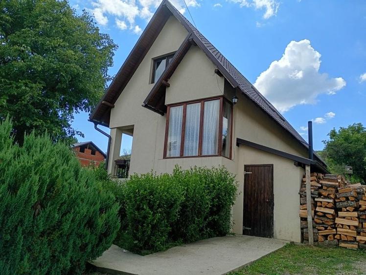 Casă cu 4 camere în Central