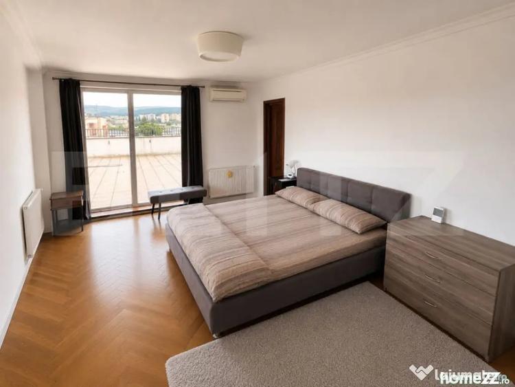 Apartament cu 7 camere decomandat în Grigorescu