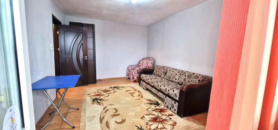 Apartament cu 2 camere decomandat în Casa de Cultură