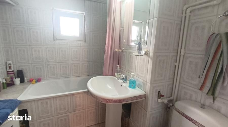 Apartament cu 2 camere decomandat în Piața Centrală