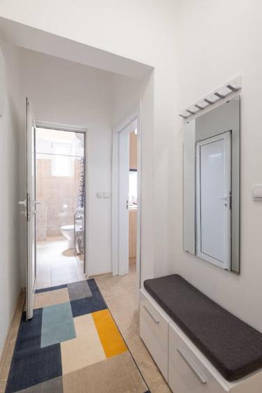 Apartament cu 3 camere decomandat în Tineretului