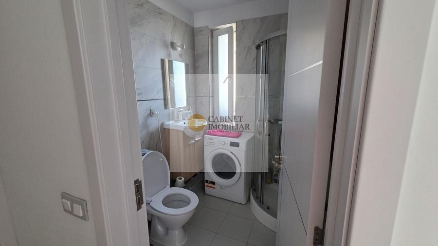 Apartament cu 3 camere decomandat în Păcii