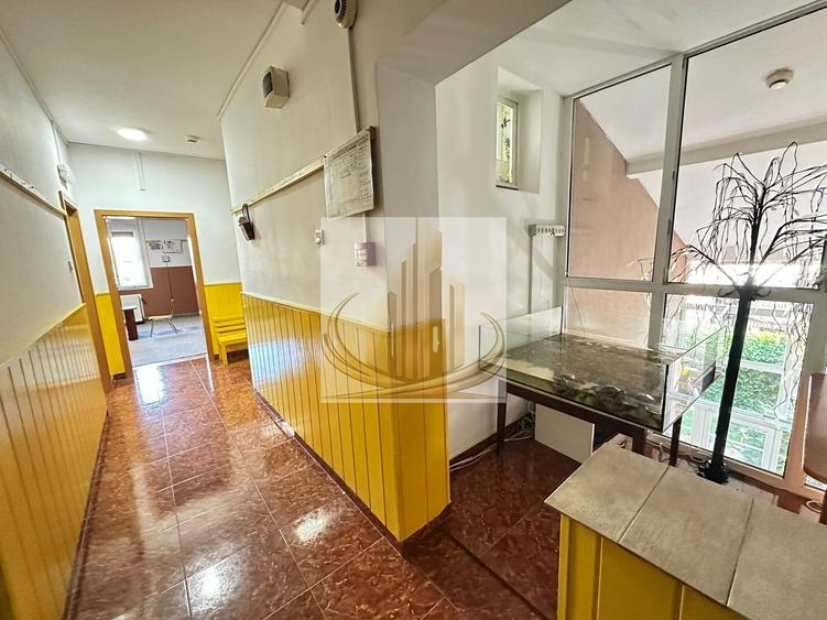 Casă individuală cu 12 camere cu Canalizare în Complex Studențesc