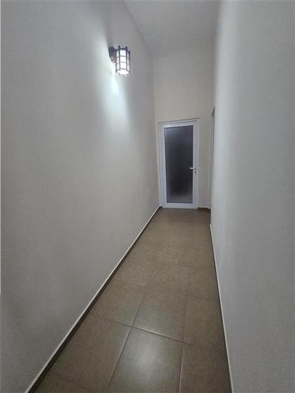 Apartament cu 3 camere decomandat, mobilat în Delfinariu