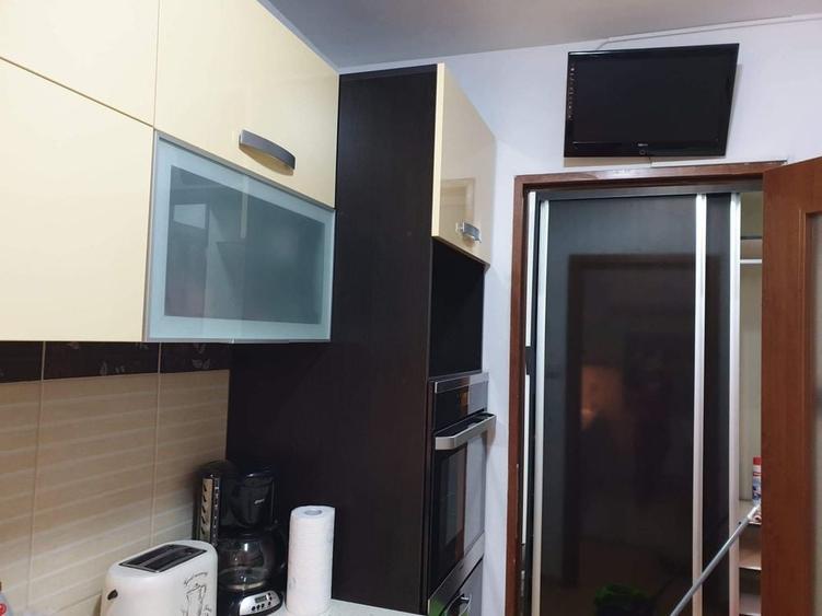 Garsonieră decomandată în Vest