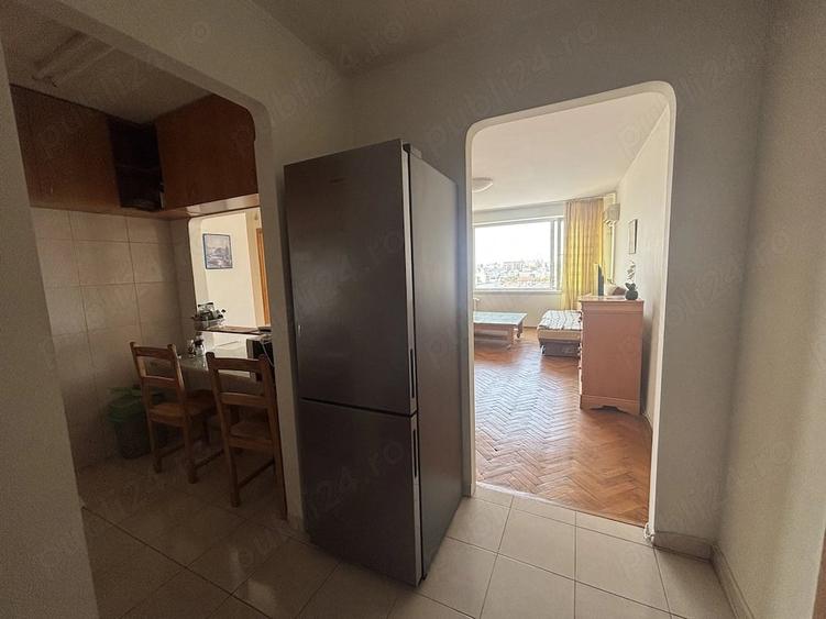 Apartament cu 3 camere decomandat în Tineretului