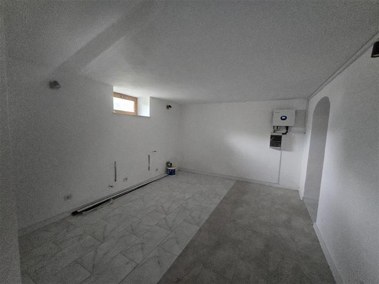 Casă individuală cu 6 camere cu Canalizare în Voila