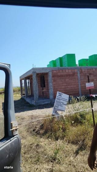 Casă cu 4 camere cu Teren 400 Mp în Mărgineni