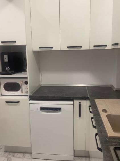 Apartament cu 4 camere decomandat, mobilat în Metalurgiei