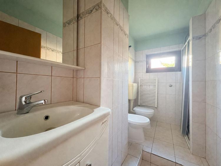 Apartament cu 3 camere semidecomandat în Aradului