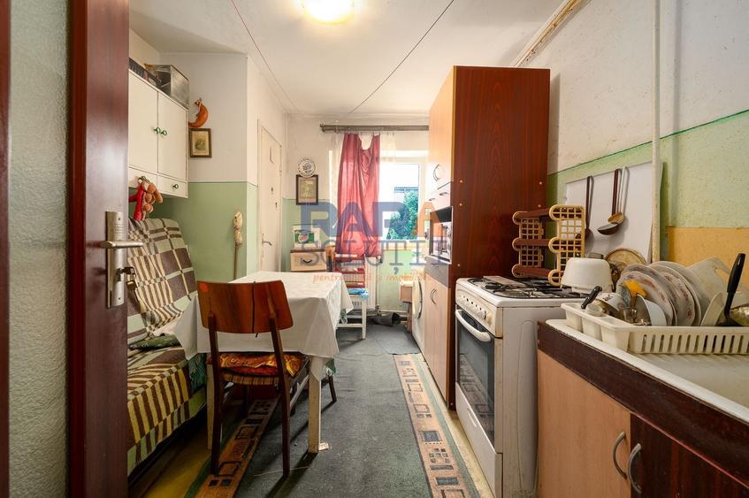 Apartament cu 3 camere decomandat în Sud-Vest