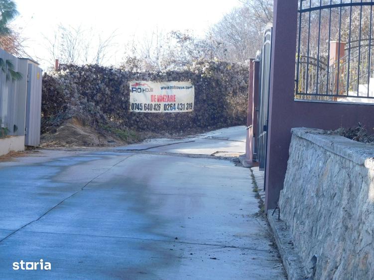 Teren de 980 mp, în Gruia