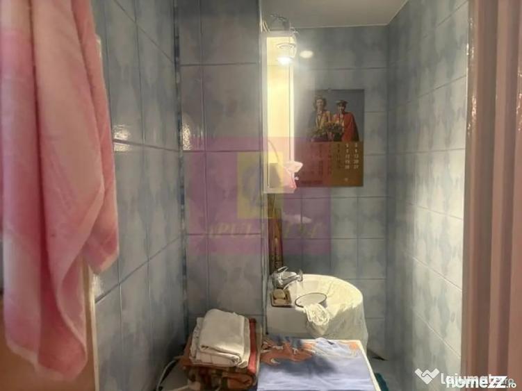 Apartament cu 3 camere decomandat în Drumul Sării