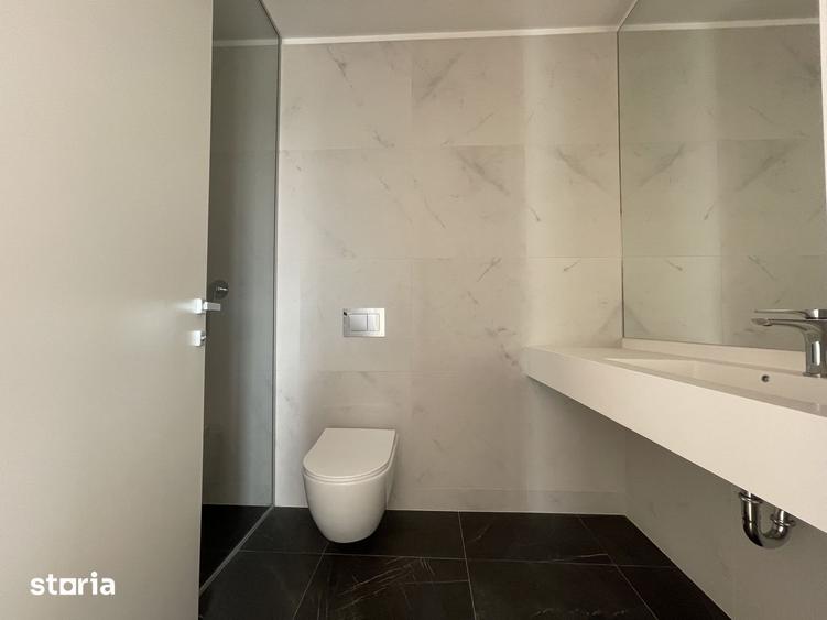 Apartament cu 3 camere semidecomandat în Tei