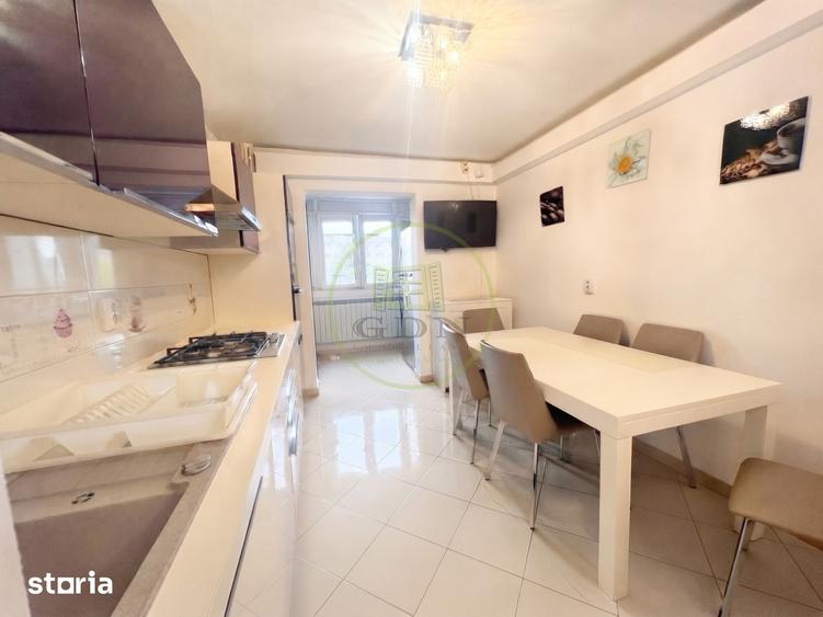 Apartament cu 4 camere semidecomandat în Crângași
