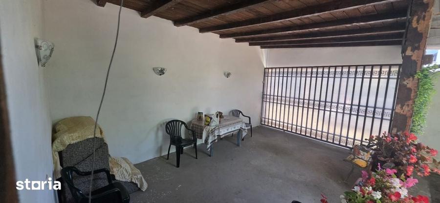 Casă cu 6 camere cu Teren 500 Mp în Malu Mare